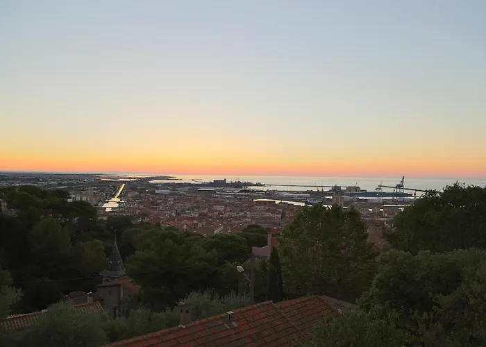 Apartment With Sea/City Views, Near Downtown Sete