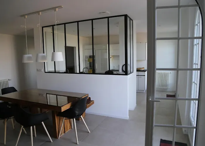Apartment With Sea/City Views, Near Downtown Sete