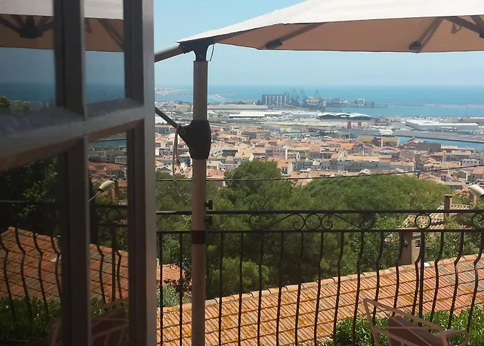 Apartment With Sea/City Views, Near Downtown Sete