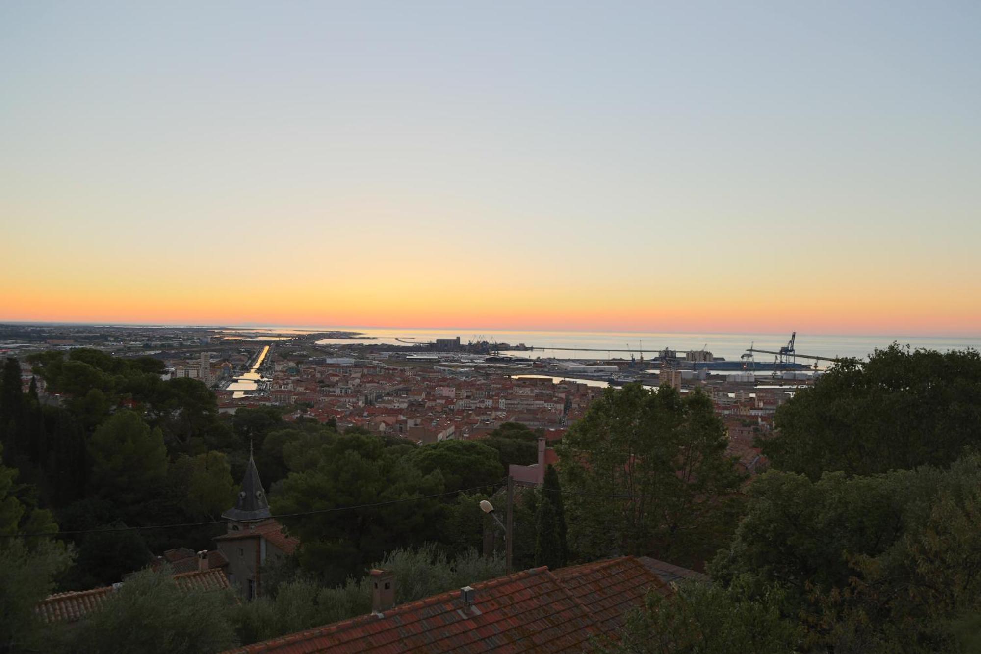 Apartment With Sea/city Views, Near Downtown *